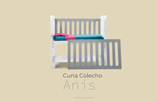 Cargar imagen en el visor de la galería, La Cuna Colecho está diseñada para ser la extensión de la cama de los padres, tu bebé y tú dormirán a la misma altura, juntitos pero cada quién en su espacio. ¡La misma Cuna Colecho es 4 en 1! Se transforma en Cuna tradicional, escritorio y banca de lectura.