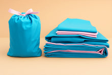 Cargar imagen en el visor de la galería, abanitas a medida para tu cuna Colecho. Nuestras sábanas para colecho están fabricadas con telas suaves de algodón de la mejor calidad, para proporcionar un suave contacto con la piel de tu bebé.