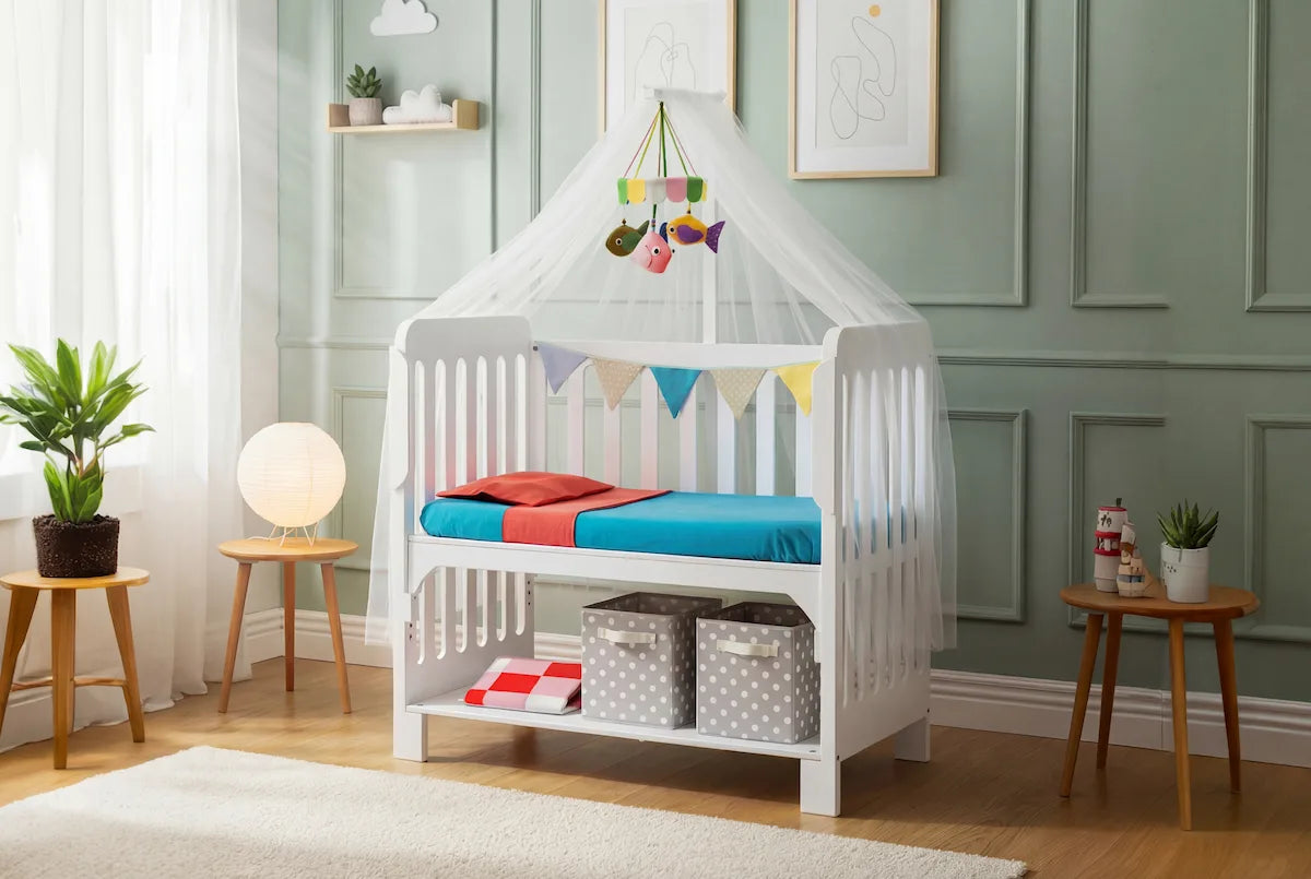 Set de sábanas para cuna colecho 4 en 1 de Cunas Colecho México, hecho en 100 % algodón suave y cálido. Incluye sábana de resorte, sábana lisa, funda para almohada y saquito para bailar, presentados en bolsas de tela y juegos doblados.