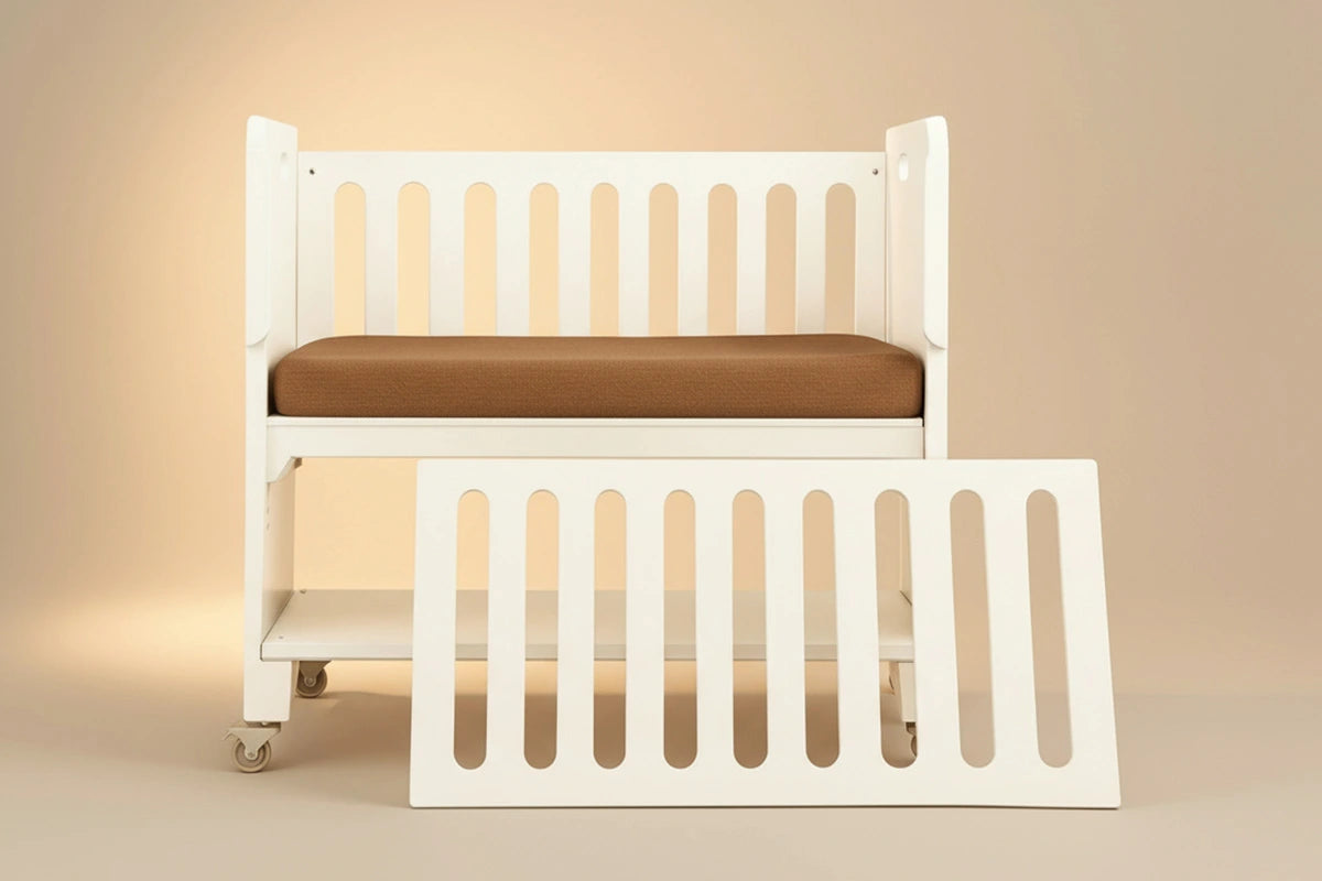 Cuna Colecho Modelo Nube 4 en 1 con barandal extra incluido para convertirla en cunita tradicional, estructura completa y colchón firme, ideal para dormir cerquita del bebé y acompañar su crecimiento.