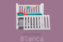 Cargar imagen en el visor de la galería, Cuna Colecho 4 en 1 Modelo Destellos en su versión Blanca. Cuna segura, funcional y diseñada para dormir al bebé cerquita de los padres, con aberturas en sus cuatro lados, tamaño compacto y base resistente. Puede usarse como colecho, cunita tradicional, escritorio y banca de lectura.