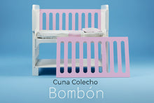 Cargar imagen en el visor de la galería, La Cuna Colecho está diseñada para ser la extensión de la cama de los padres, tu bebé y tú dormirán a la misma altura, juntitos pero cada quién en su espacio. ¡La misma Cuna Colecho es 4 en 1! Se transforma en Cuna tradicional, escritorio y banca de lectura.