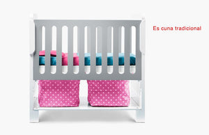 La Cuna Colecho está diseñada para ser la extensión de la cama de los padres, tu bebé y tú dormirán a la misma altura, juntitos pero cada quién en su espacio.  ¡La misma Cuna Colecho es 4 en 1! Se transforma en Cuna tradicional, escritorio y banca de lectura.