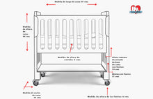 Cargar imagen en el visor de la galería, Diagrama de medidas de la Cuna Colecho 4 en 1 Modelo Destellos, con dimensiones de 97 × 56 cm y alturas ajustables para adaptarse a camas altas o bajas. Incluye niveles de altura, ruedas antiderrapantes y diseño compacto para un colecho seguro desde el nacimiento. Cuna funcional y fabricada en México.